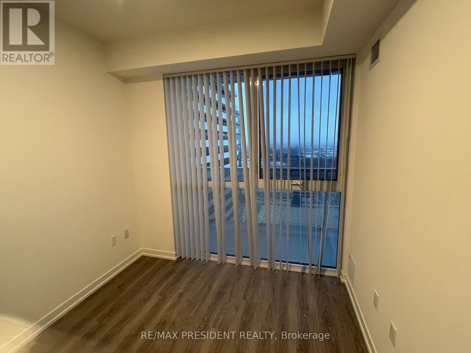 4110 - 8 Interchange Way, Vaughan, Ontario  L4K 0R2 - Photo 7 - N12647152