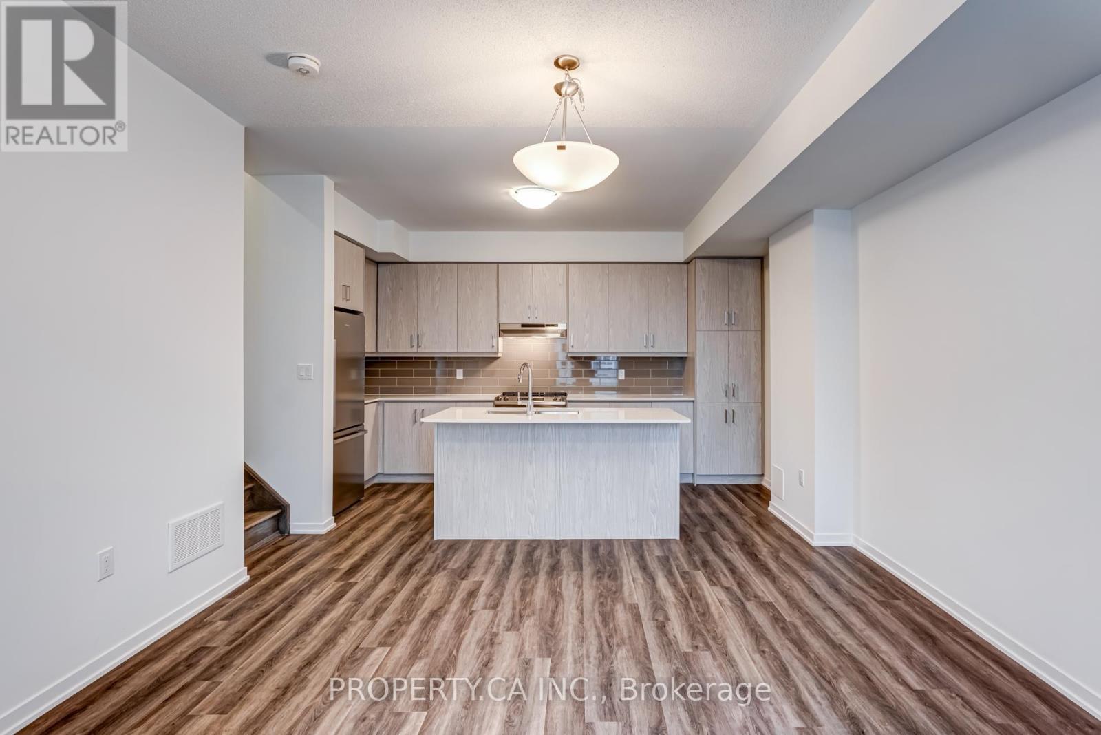 Th377 - 80 Honeycrisp Crescent, Vaughan, Ontario  L4K 5Z8 - Photo 2 - N12647176