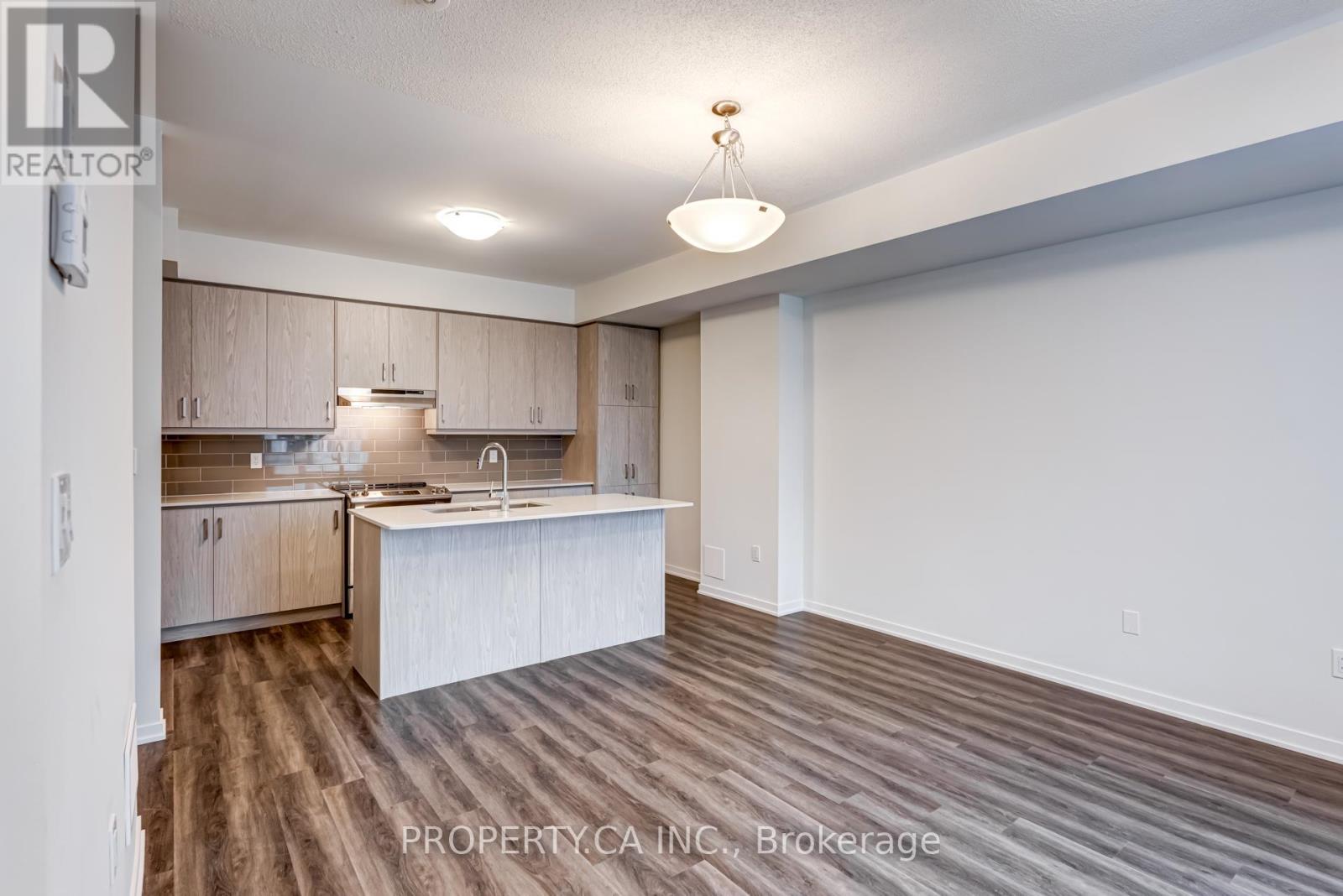 Th377 - 80 Honeycrisp Crescent, Vaughan, Ontario  L4K 5Z8 - Photo 4 - N12647176