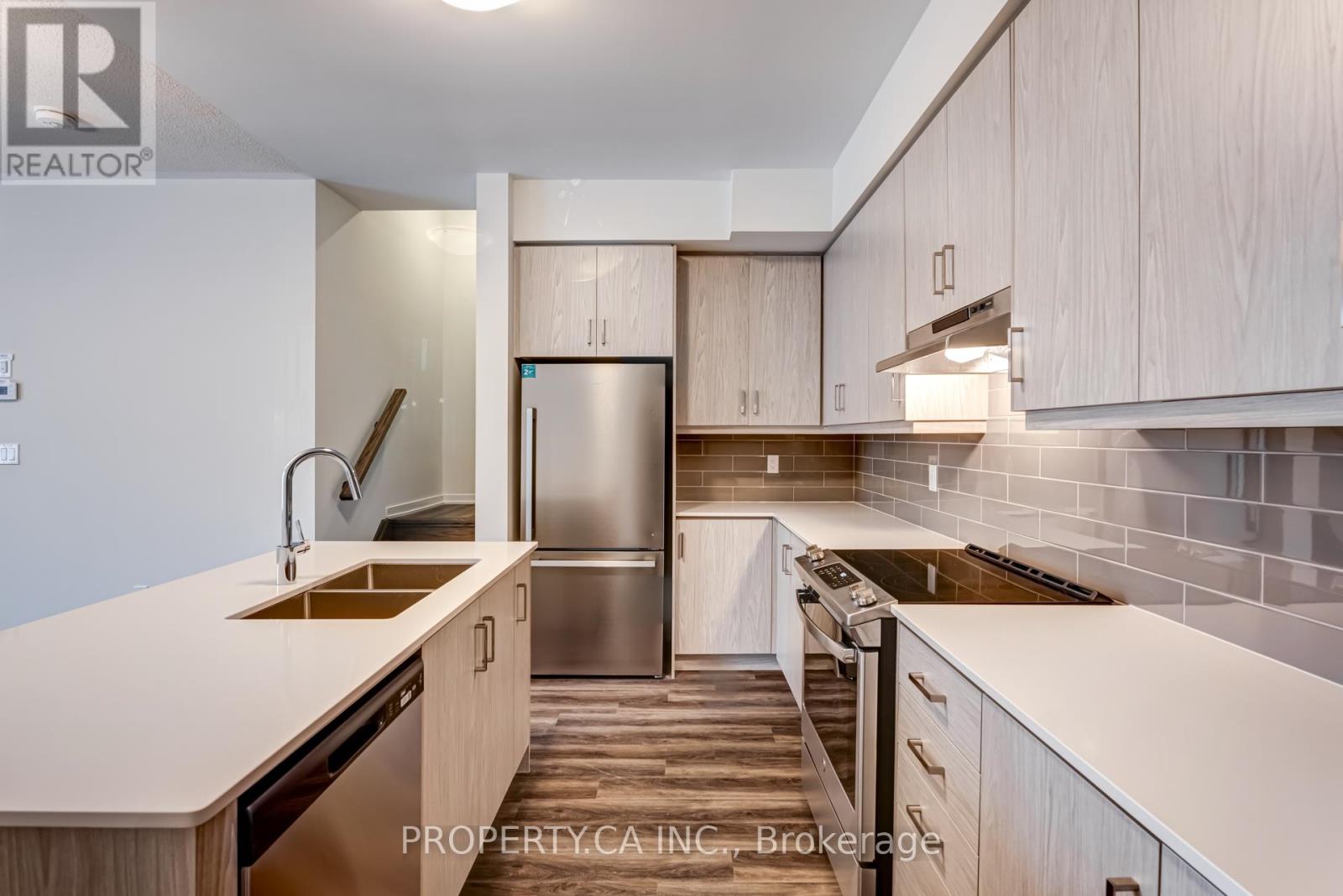 Th377 - 80 Honeycrisp Crescent, Vaughan, Ontario  L4K 5Z8 - Photo 8 - N12647176