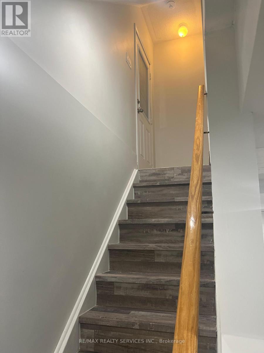 59 Sugarberry Drive, Brampton, Ontario  L5R 3K7 - Photo 2 - W12647126