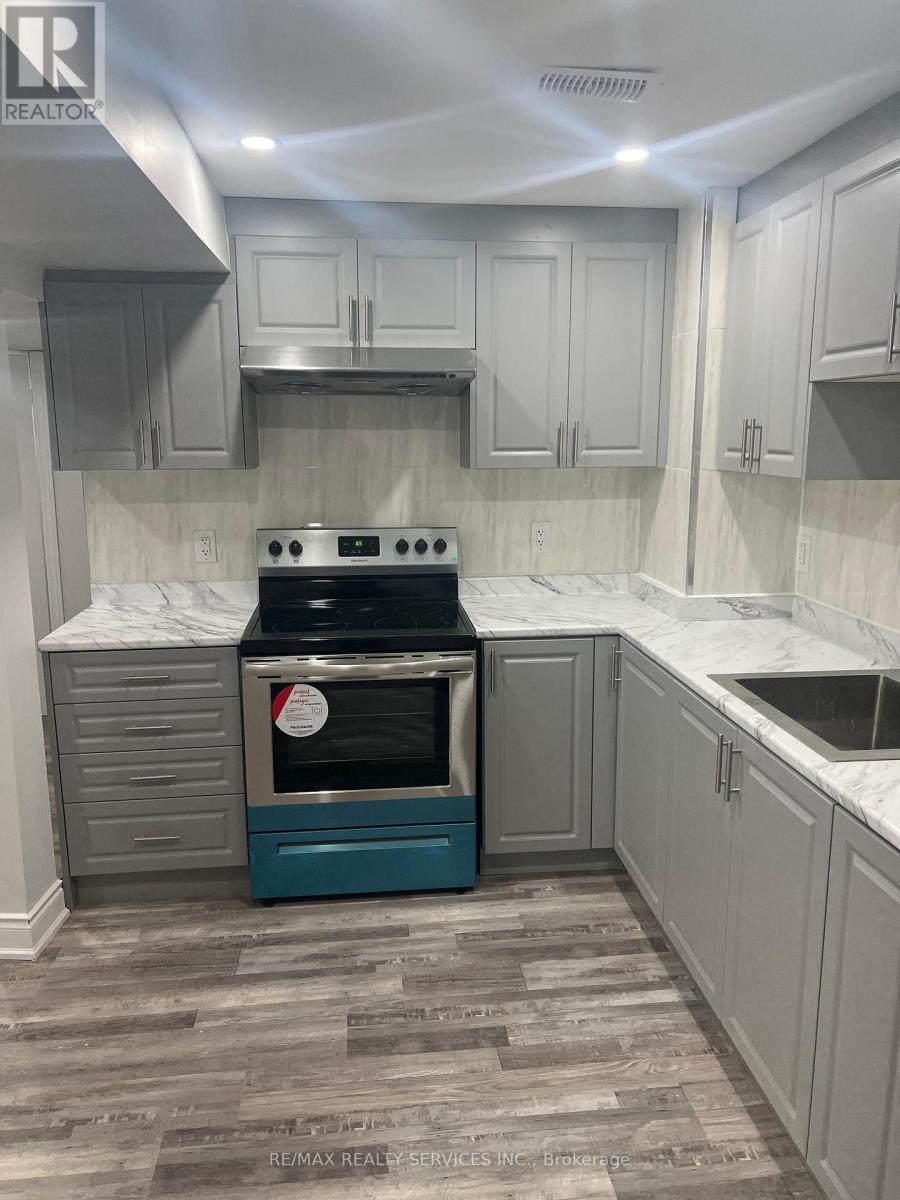 59 Sugarberry Drive, Brampton, Ontario  L5R 3K7 - Photo 5 - W12647126