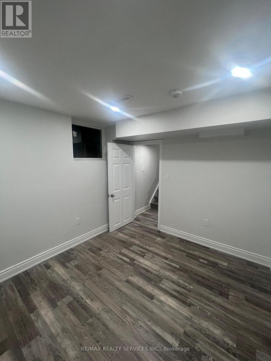 59 Sugarberry Drive, Brampton, Ontario  L5R 3K7 - Photo 6 - W12647126