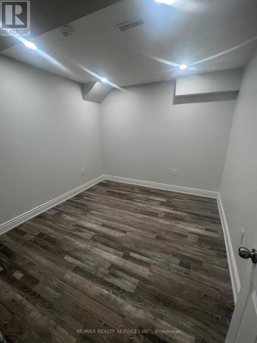 59 Sugarberry Drive, Brampton, Ontario  L5R 3K7 - Photo 7 - W12647126