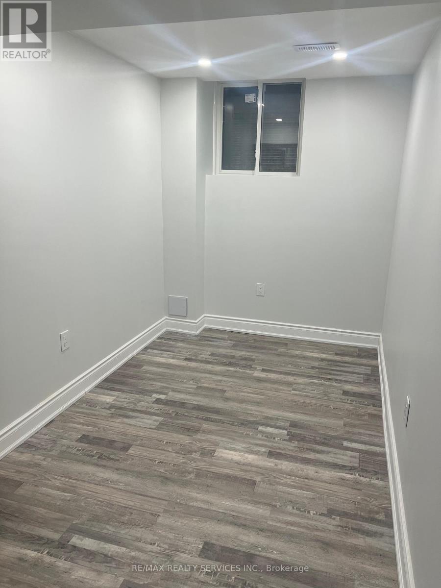 59 Sugarberry Drive, Brampton, Ontario  L5R 3K7 - Photo 8 - W12647126