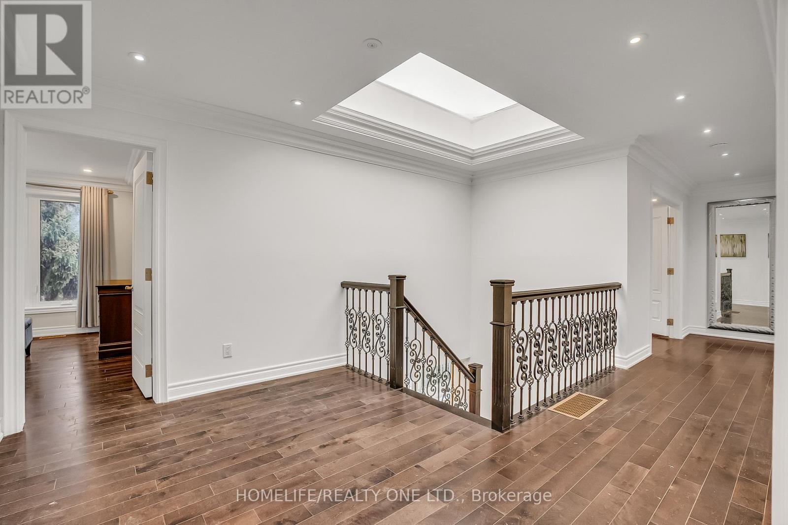 31 Bearwood Drive, Toronto, Ontario  M9A 4G5 - Photo 18 - W12647148