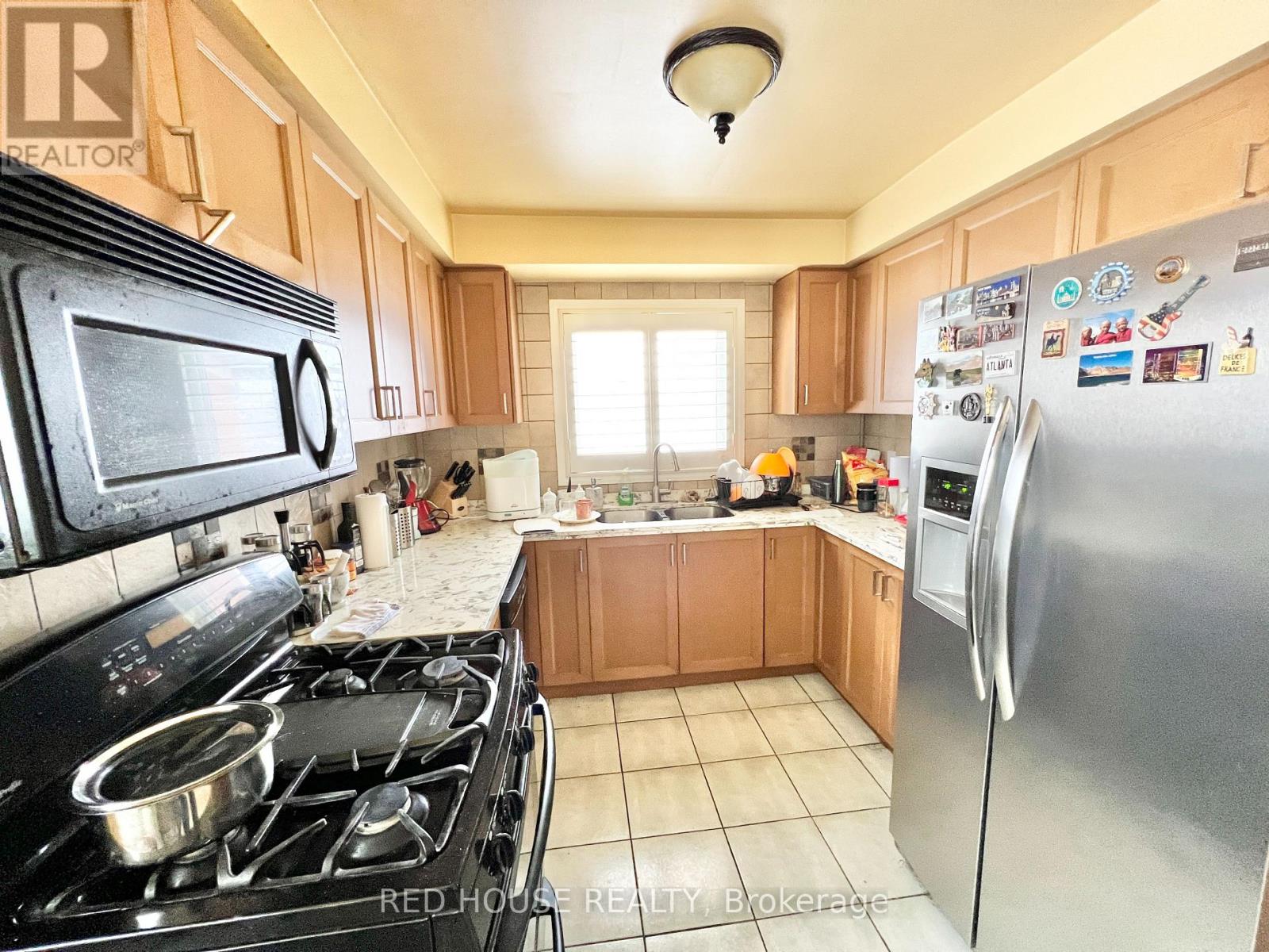 2 Palmolive Street, Brampton, Ontario  L6R 1P4 - Photo 5 - W12647164