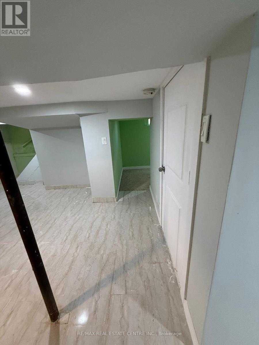 125 Davis Street, Thorold, Ontario  L2V 1E6 - Photo 4 - X12647154