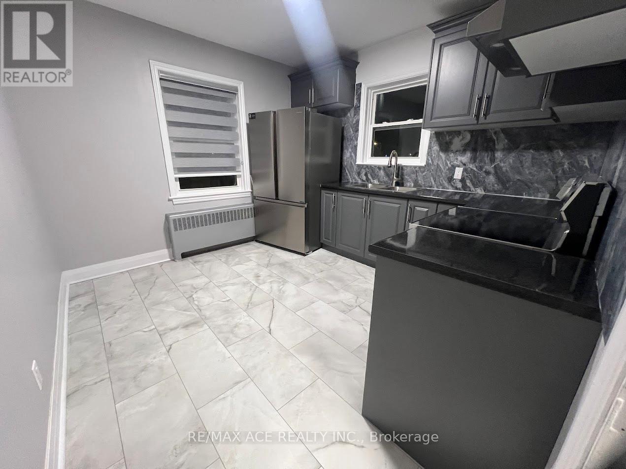 2 - 21 Towpath Road, Thorold, Ontario  L2V 2P5 - Photo 11 - X12647158