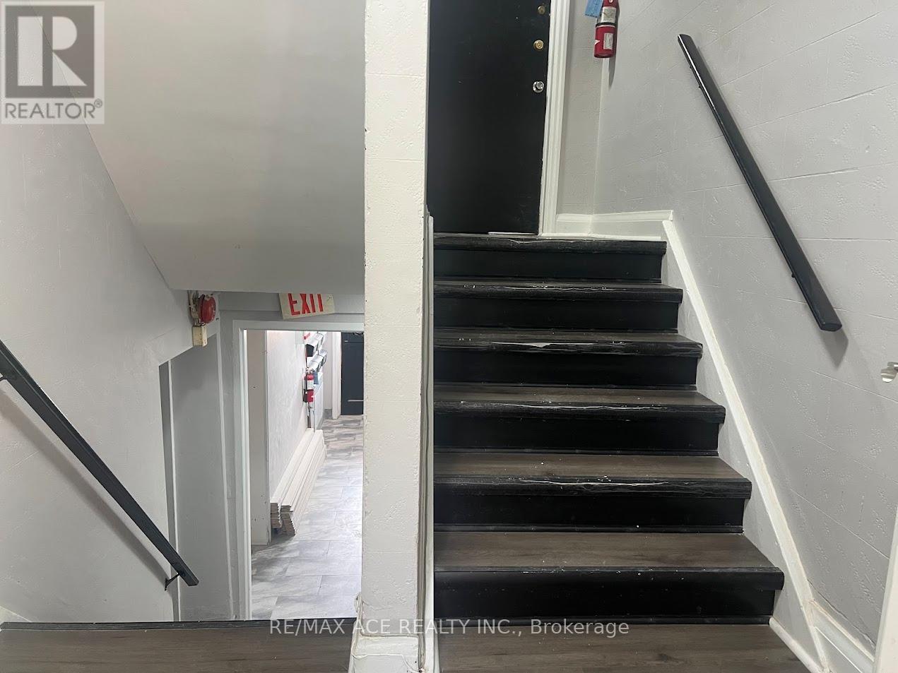 2 - 21 Towpath Road, Thorold, Ontario  L2V 2P5 - Photo 3 - X12647158