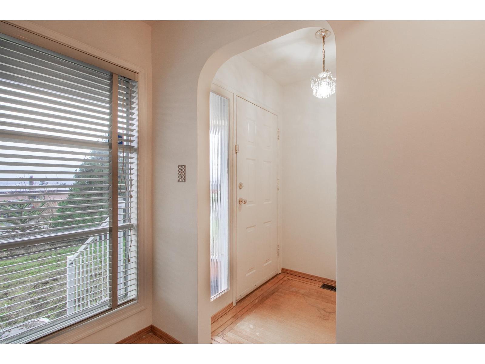 33569 5th Avenue, Mission, British Columbia  V2V 1W7 - Photo 6 - R3074783