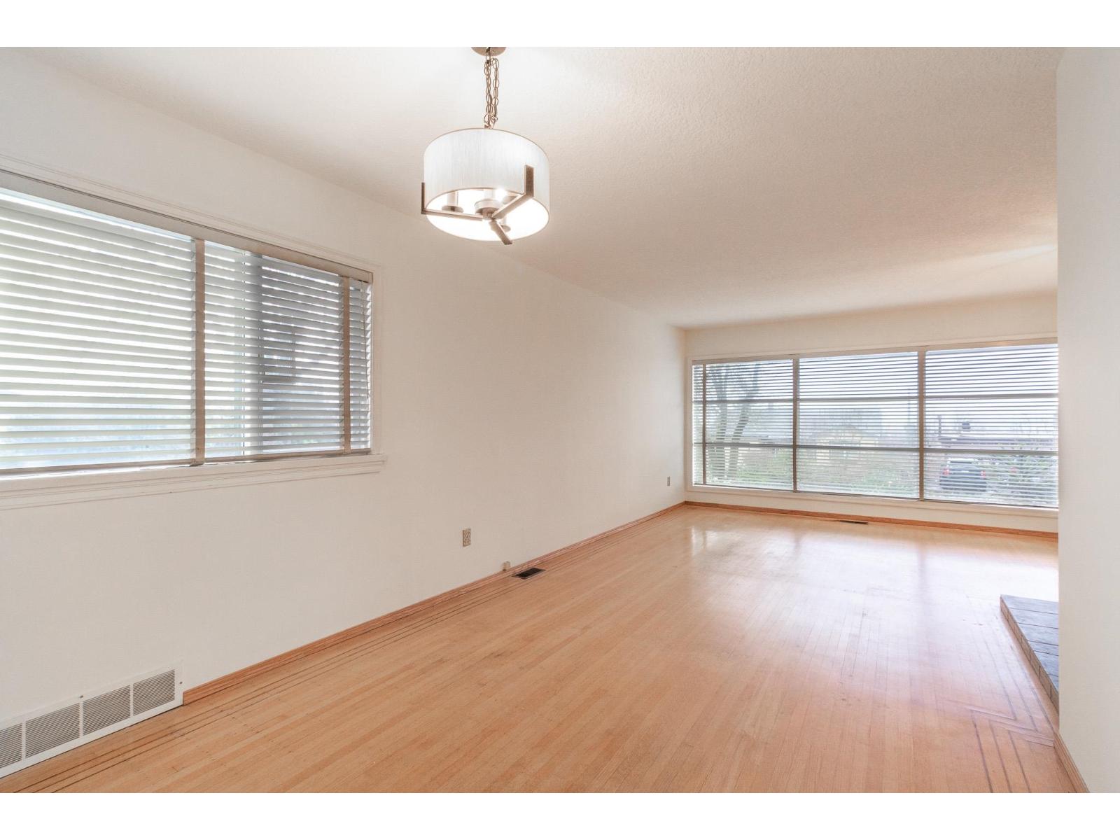 33569 5th Avenue, Mission, British Columbia  V2V 1W7 - Photo 8 - R3074783