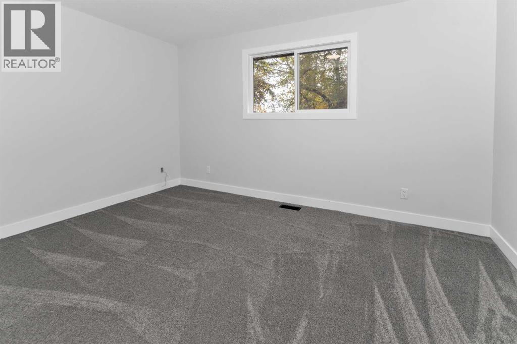 915 Pinecliff Drive Ne, Calgary, Alberta  T2Y 3Y3 - Photo 11 - A2267681