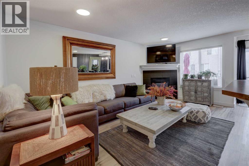 90 Royal Crest Point Nw, Calgary, Alberta  T3G 5W5 - Photo 4 - A2269357