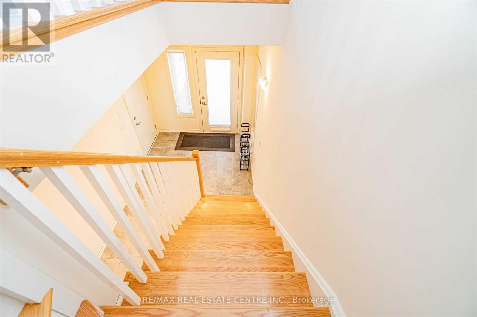 30 Sky Harbour Drive, Brampton, Ontario  L6Y 0V6 - Photo 4 - W12647188