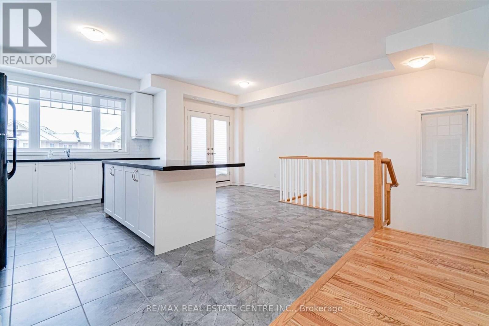 30 Sky Harbour Drive, Brampton, Ontario  L6Y 0V6 - Photo 5 - W12647188