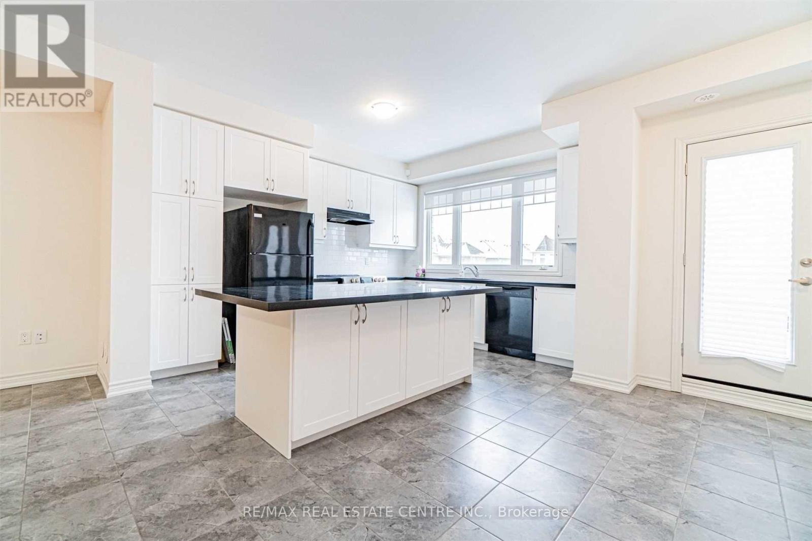 30 Sky Harbour Drive, Brampton, Ontario  L6Y 0V6 - Photo 6 - W12647188