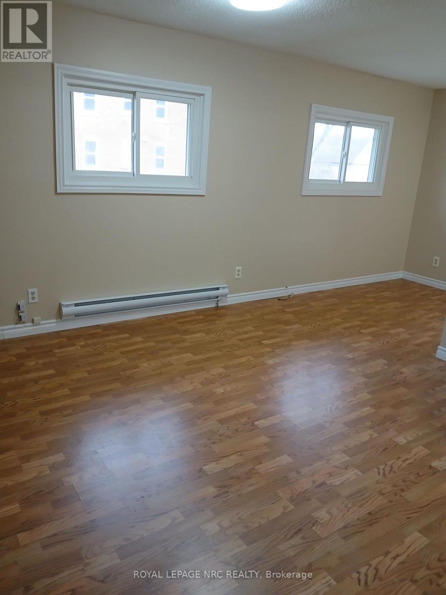 B - 5583 Ontario Avenue, Niagara Falls, Ontario  L2E 3S4 - Photo 4 - X12647214