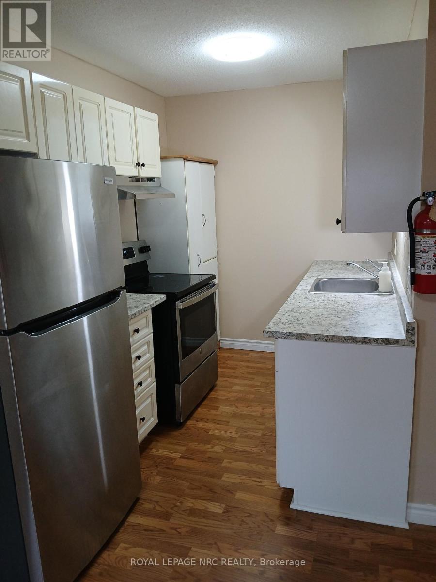 B - 5583 Ontario Avenue, Niagara Falls, Ontario  L2E 3S4 - Photo 5 - X12647214