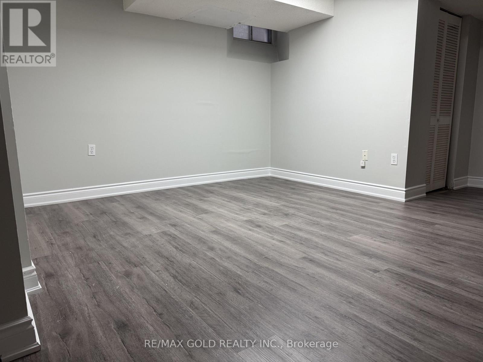 29 Hollybush Street, Brampton, Ontario  L6R 1A5 - Photo 4 - W12641492