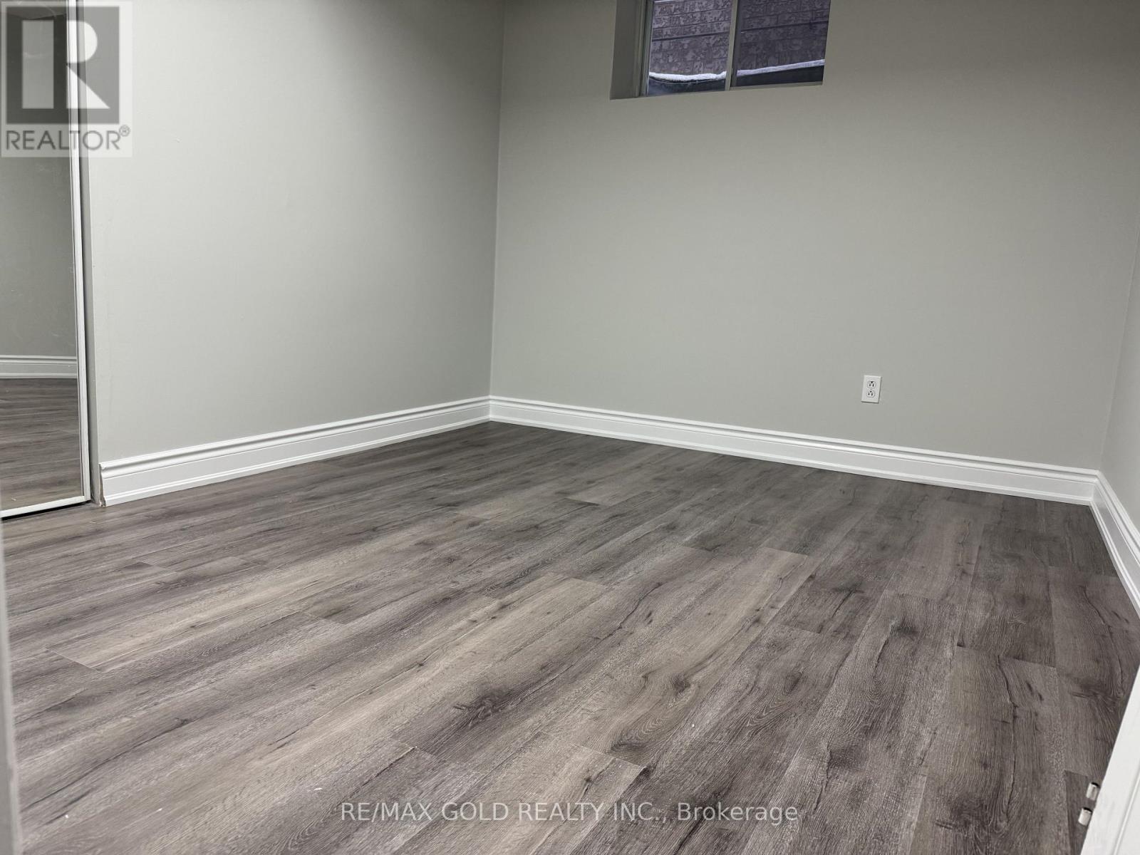 29 Hollybush Street, Brampton, Ontario  L6R 1A5 - Photo 2 - W12641492