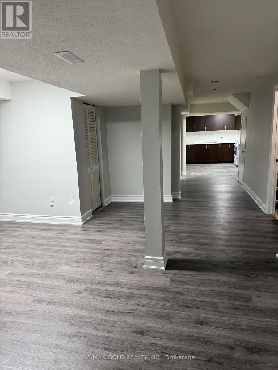 29 Hollybush Street, Brampton, Ontario  L6R 1A5 - Photo 5 - W12641492