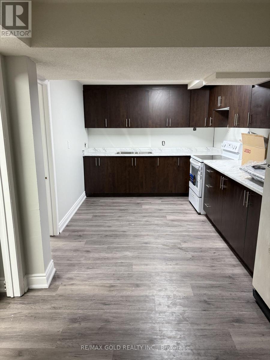 29 Hollybush Street, Brampton, Ontario  L6R 1A5 - Photo 9 - W12641492