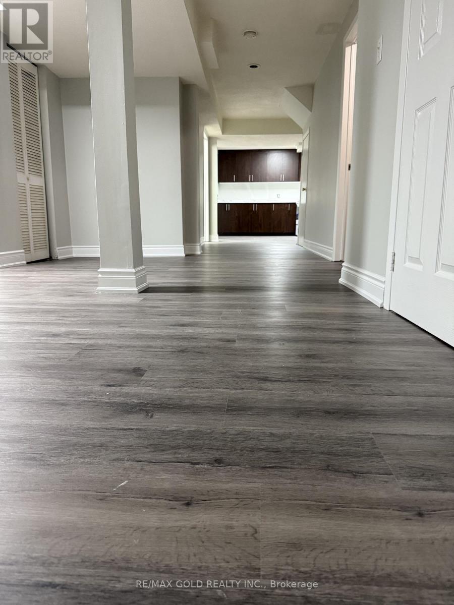 29 Hollybush Street, Brampton, Ontario  L6R 1A5 - Photo 3 - W12641492