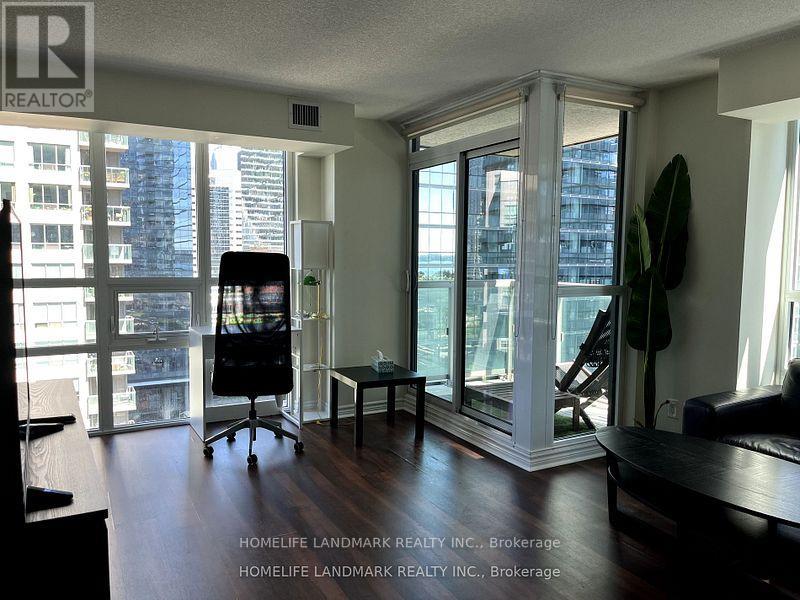 1706 - 19 Grand Trunk Crescent, Toronto, Ontario  M5J 3A3 - Photo 3 - C12647196