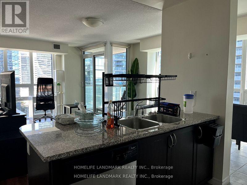 1706 - 19 Grand Trunk Crescent, Toronto, Ontario  M5J 3A3 - Photo 7 - C12647196