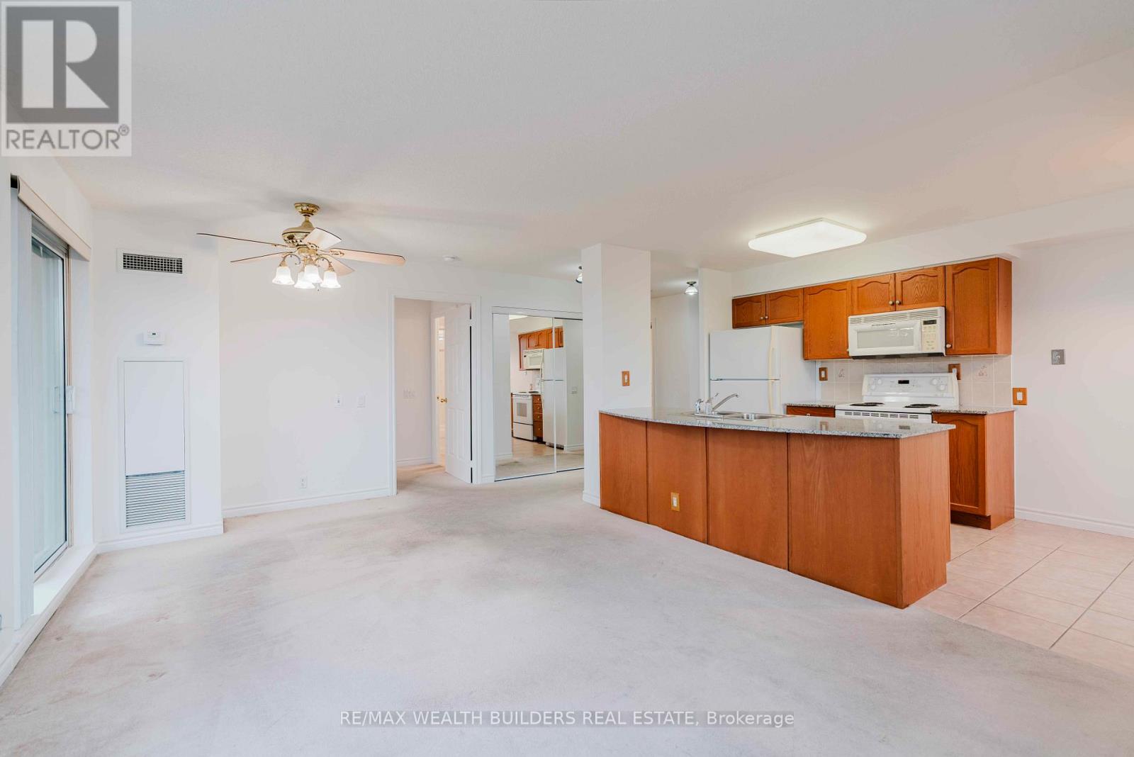 305 - 1720 Eglinton Avenue E, Toronto, Ontario  M4A 2X8 - Photo 5 - C12647226