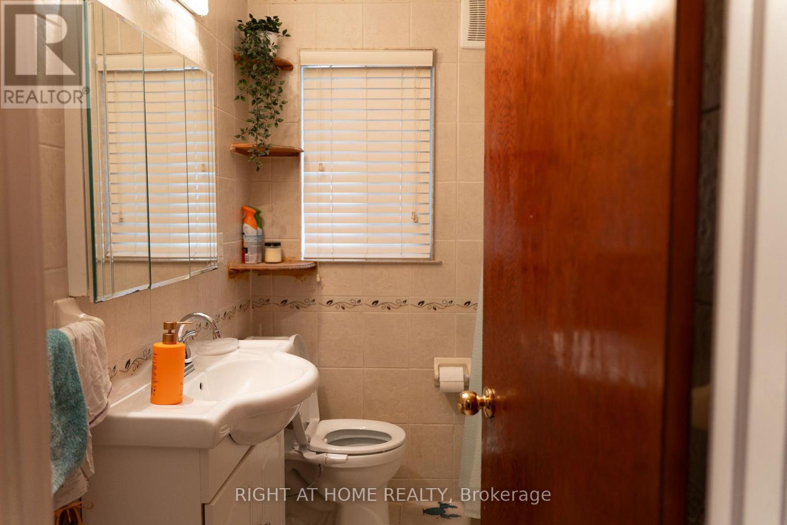 9 Sylla Avenue, Toronto, Ontario  M1R 4W5 - Photo 13 - E12647198