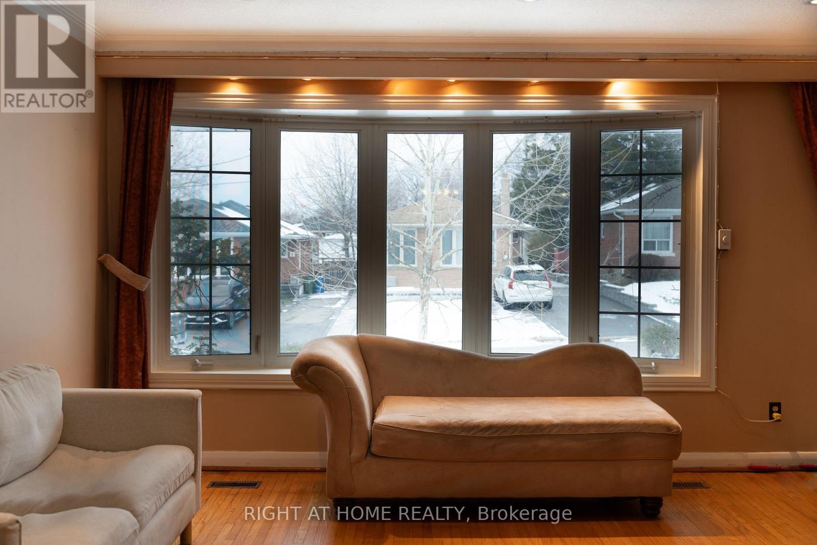 9 Sylla Avenue, Toronto, Ontario  M1R 4W5 - Photo 3 - E12647198