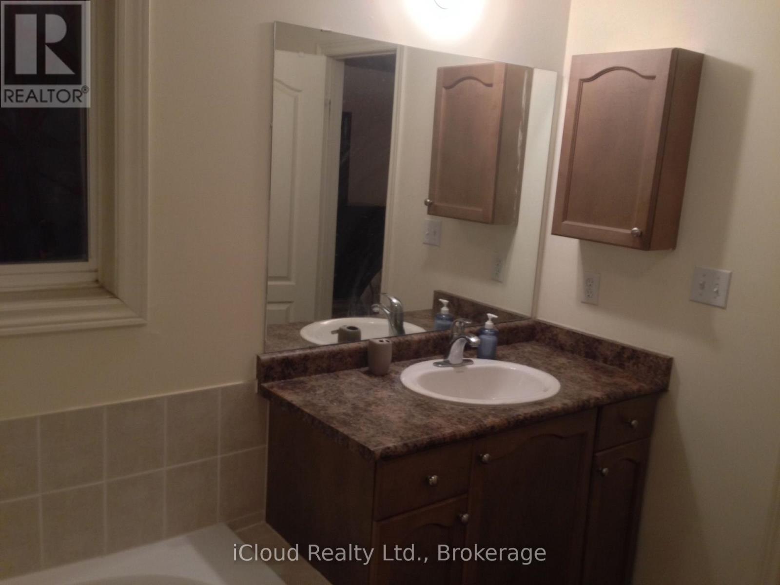 7333 Cork Tree Road, Mississauga, Ontario  L5N 8N9 - Photo 8 - W12647192