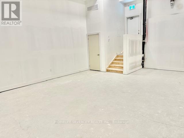 130 Falby Road, Brampton, Ontario  L6P 4L9 - Photo 2 - W12647228