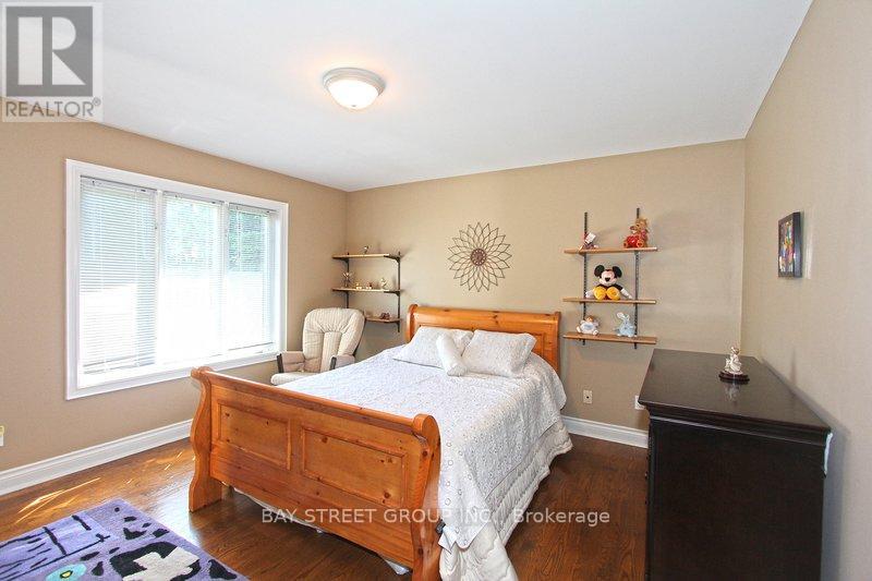 17 Dunvegan Drive, Richmond Hill, Ontario  L4C 9P8 - Photo 14 - N12645688