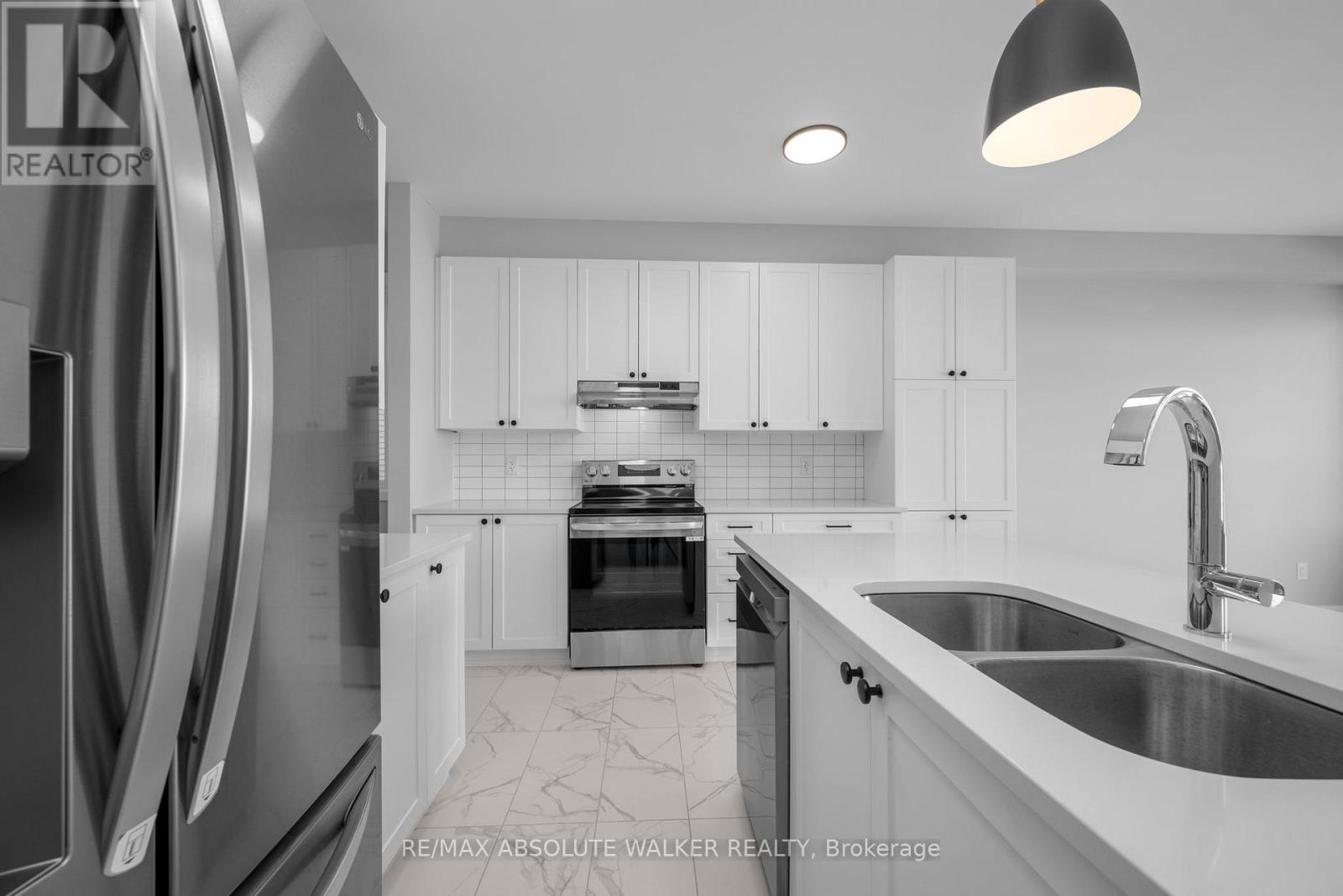 584 Paakanaak Avenue, Ottawa, Ontario  K1X 0J6 - Photo 10 - X12647232