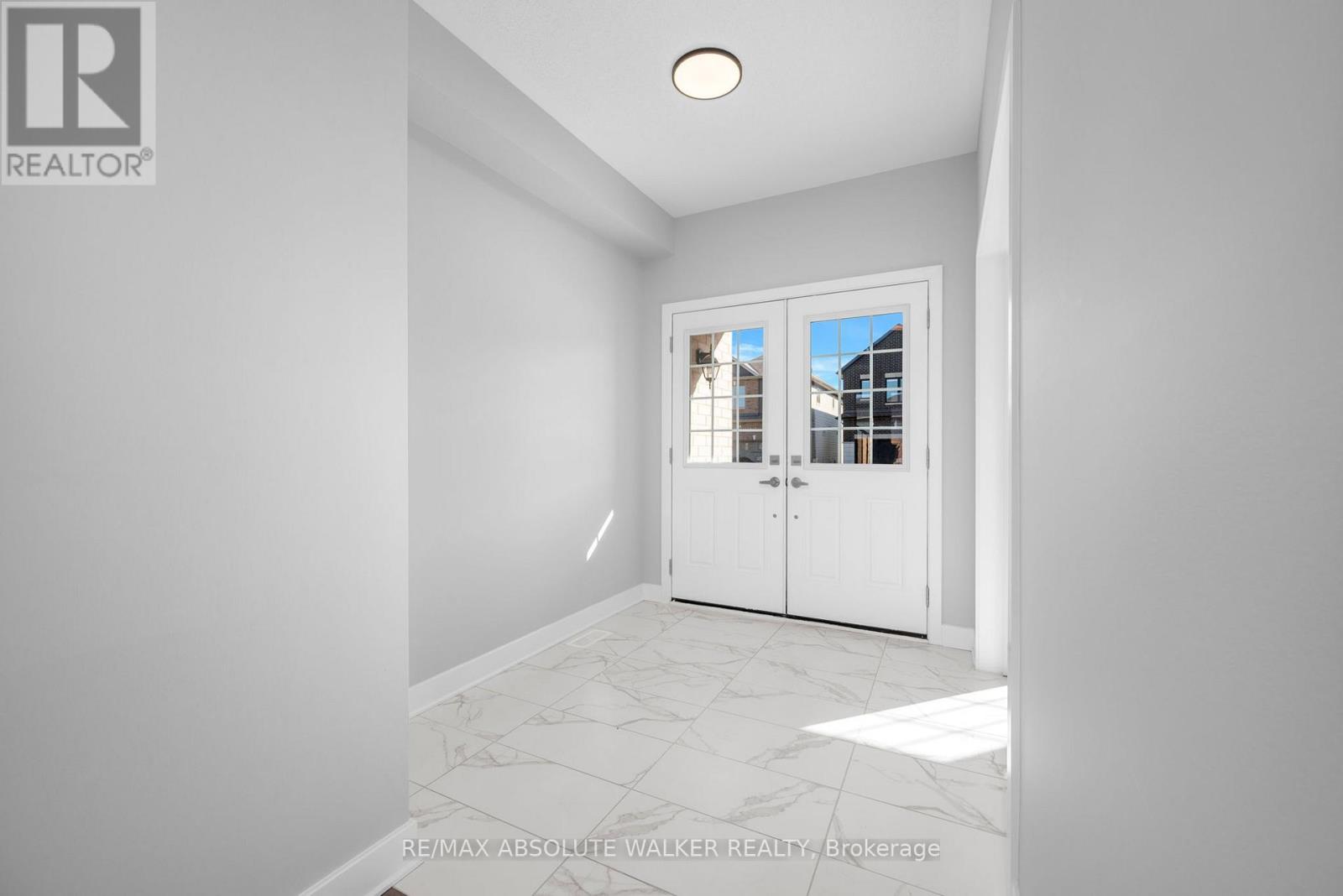 584 Paakanaak Avenue, Ottawa, Ontario  K1X 0J6 - Photo 2 - X12647232