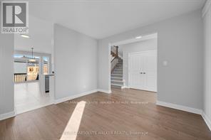 584 Paakanaak Avenue, Ottawa, Ontario  K1X 0J6 - Photo 8 - X12647232