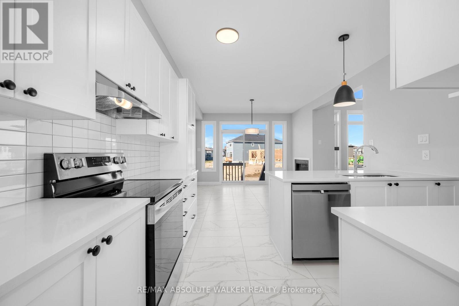 584 Paakanaak Avenue, Ottawa, Ontario  K1X 0J6 - Photo 9 - X12647232