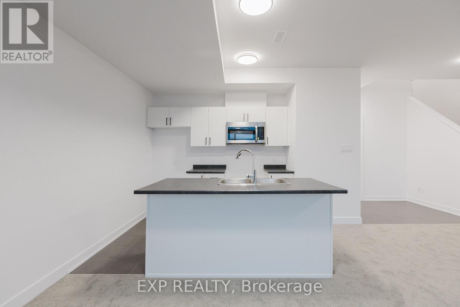 203 Silhouette Private, Ottawa, Ontario K2J 7J8 - Photo 12 - X12647244