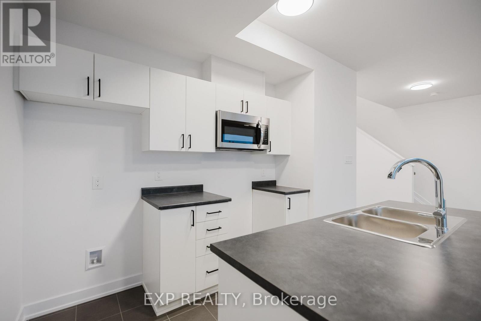 203 Silhouette Private, Ottawa, Ontario K2J 7J8 - Photo 13 - X12647244