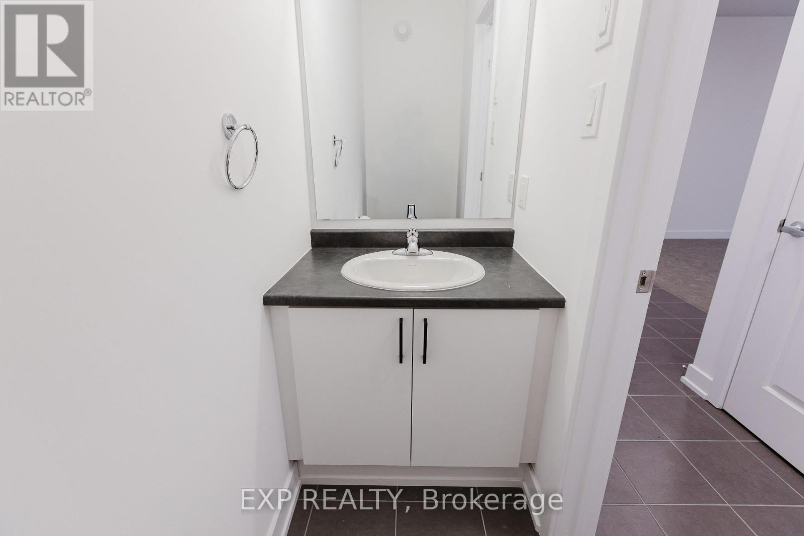 203 Silhouette Private, Ottawa, Ontario K2J 7J8 - Photo 15 - X12647244