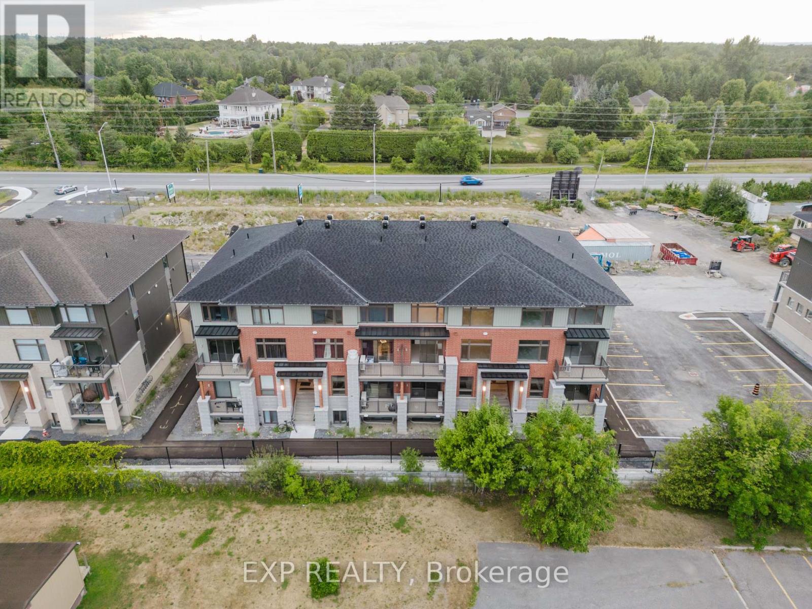 203 Silhouette Private, Ottawa, Ontario K2J 7J8 - Photo 3 - X12647244