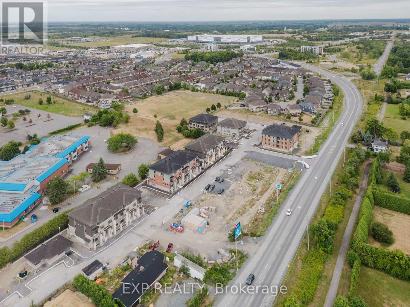 203 Silhouette Private, Ottawa, Ontario K2J 7J8 - Photo 4 - X12647244