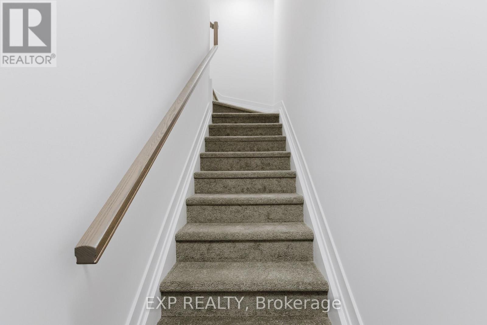 203 Silhouette Private, Ottawa, Ontario K2J 7J8 - Photo 5 - X12647244