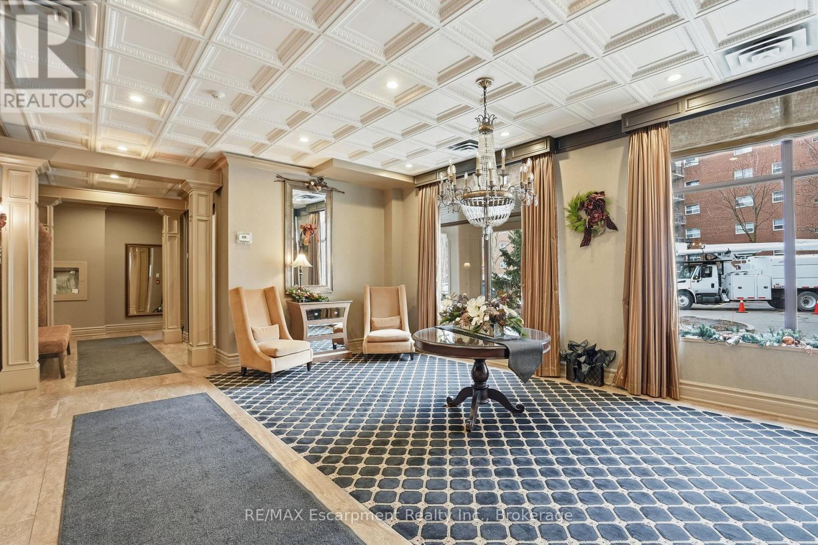 301 - 5188 Lakeshore Road, Burlington, Ontario  L7L 6P4 - Photo 4 - W12647242