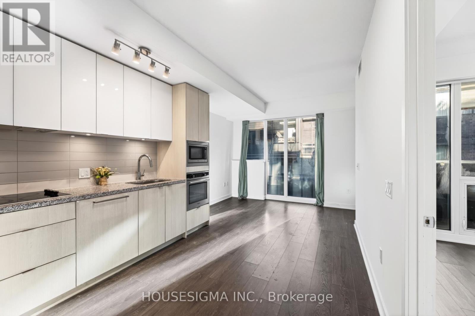 806 - 115 Blue Jays Way, Toronto, Ontario  M5V 0N4 - Photo 8 - C12647264