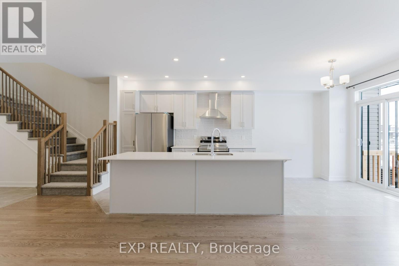 120 San Felice Circle, Ottawa, Ontario  K2S 2S2 - Photo 10 - X12644686