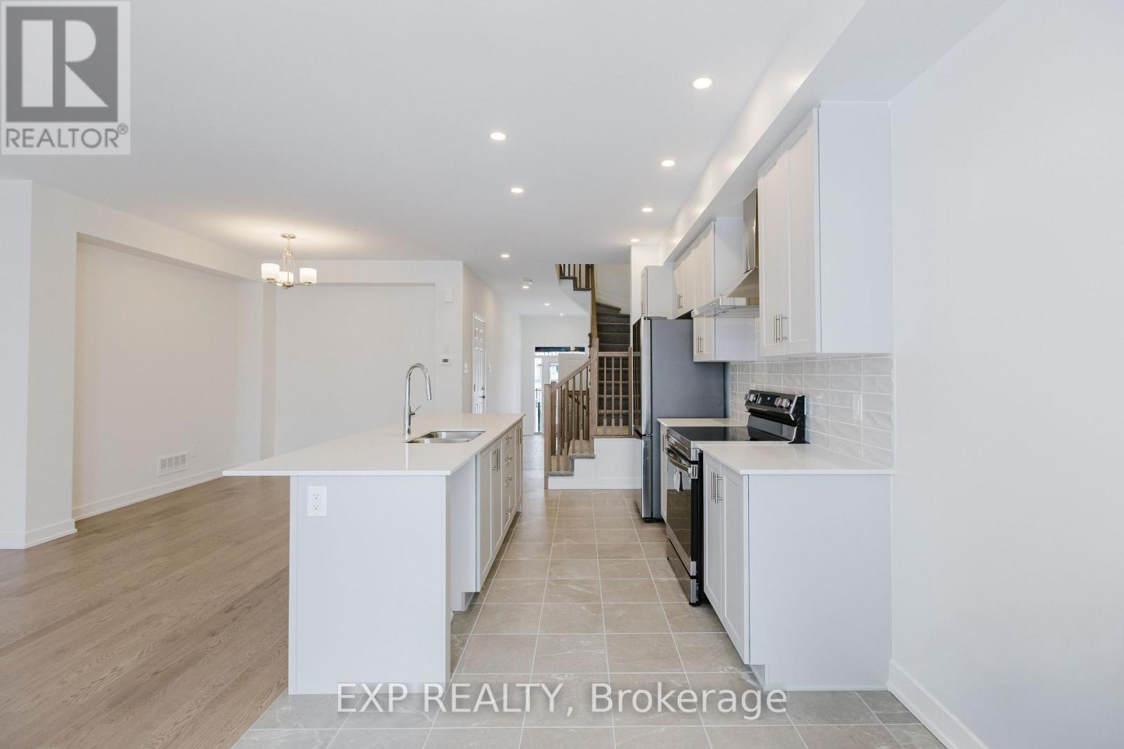 120 San Felice Circle, Ottawa, Ontario  K2S 2S2 - Photo 11 - X12644686